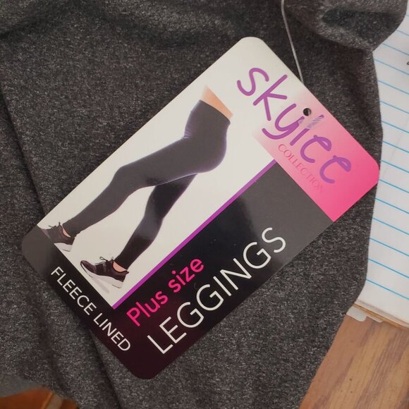 Skylee Collection Fleece-Lined Plus Size Leggings Dark Gray Stretchy & Comfy - Picture 3 of 8